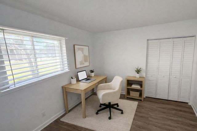 900 E Tiffany Dr 1, West Palm Beach, FL 33407