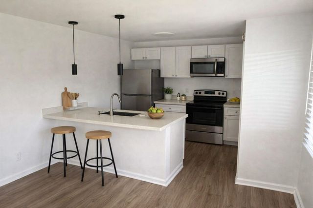 900 E Tiffany Dr 1, West Palm Beach, FL 33407