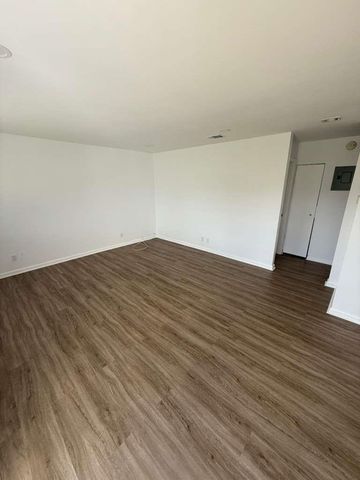 900 E Tiffany Dr 1, West Palm Beach, FL 33407