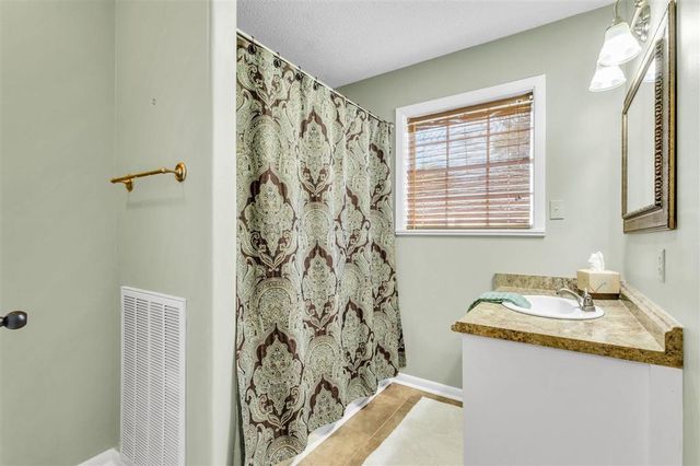 2417 Francis Drive, Lake Charles, LA 70605