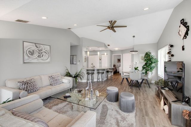 815 Boynton Beach Boulevard 6-201, Boynton Beach, FL 33426