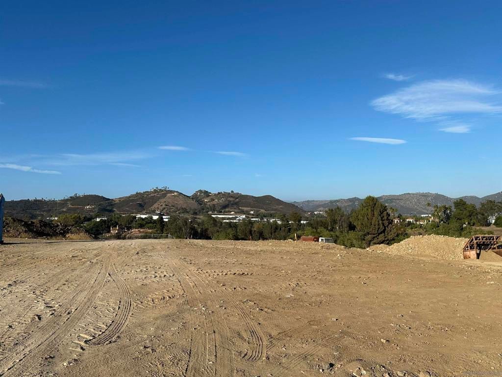 1656 Siddall Drive, Vista, CA 92084 — photo 2