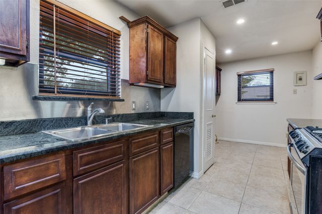 4146 Victoria Street, Irving, TX 75062