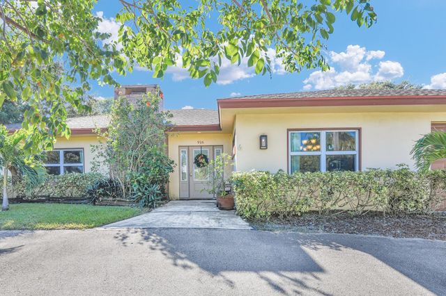 916 Roberts Road, Delray Beach, FL 33483