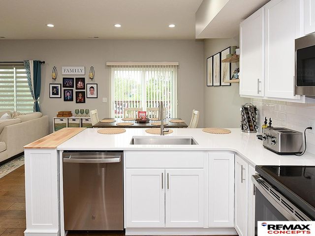 959 Titan Drive, Hickman, NE 68372
