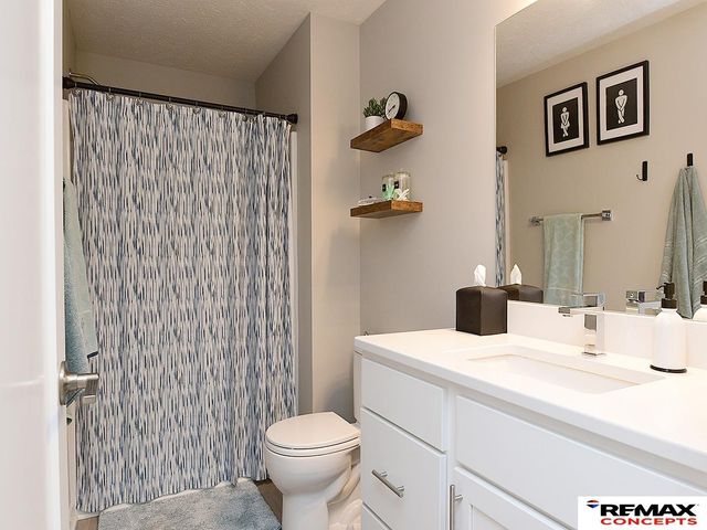 959 Titan Drive, Hickman, NE 68372