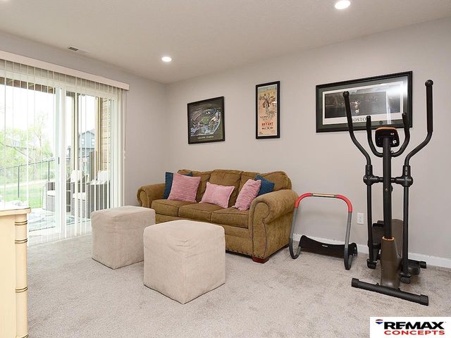 959 Titan Drive, Hickman, NE 68372
