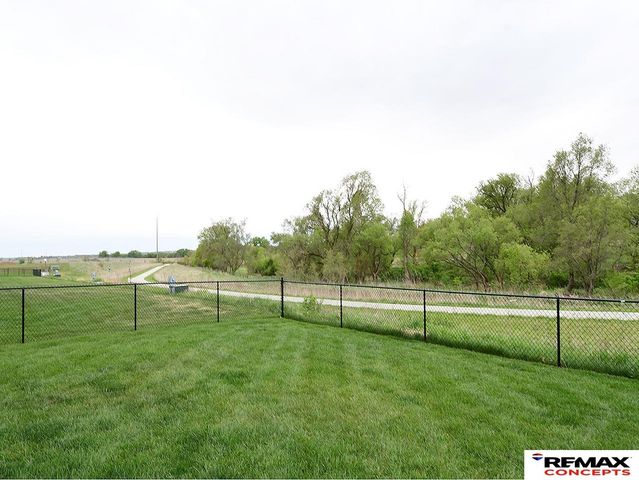 959 Titan Drive, Hickman, NE 68372
