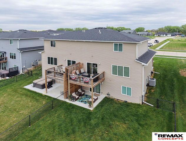 959 Titan Drive, Hickman, NE 68372