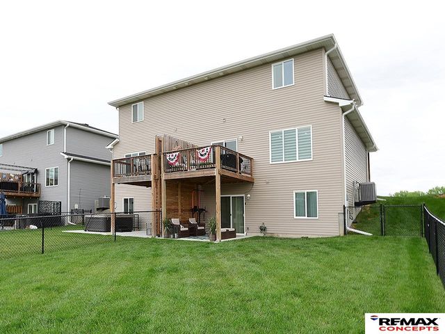 959 Titan Drive, Hickman, NE 68372