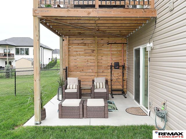 959 Titan Drive, Hickman, NE 68372