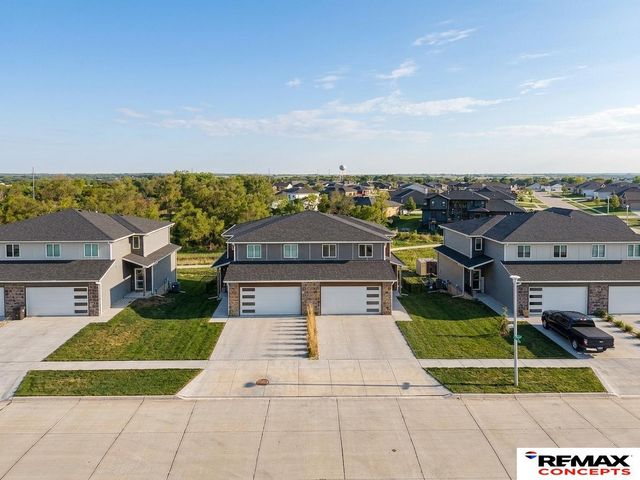 959 Titan Drive, Hickman, NE 68372