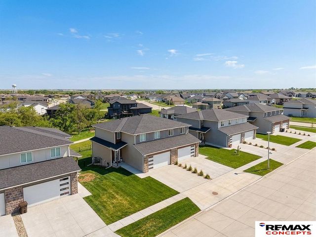 959 Titan Drive, Hickman, NE 68372