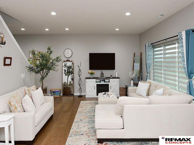 959 Titan Drive, Hickman, NE 68372