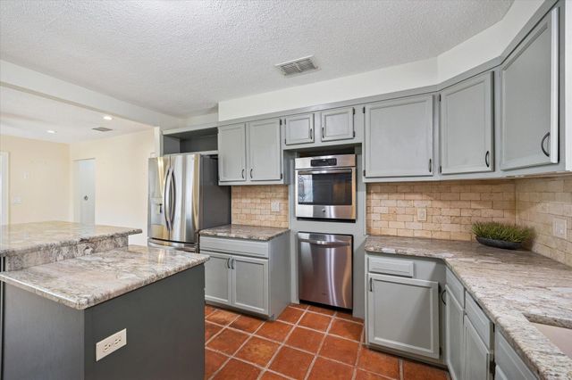 1091 Alta Vista RD, Spicewood, TX 78669