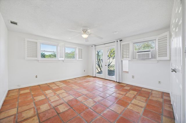 1091 Alta Vista RD, Spicewood, TX 78669