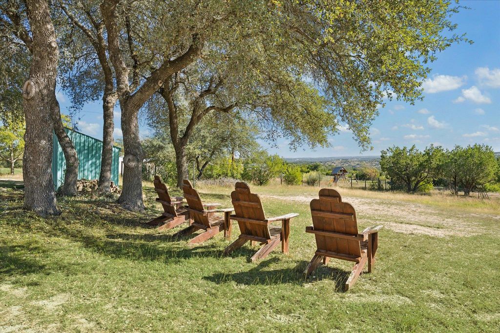 1091 Alta Vista RD, Spicewood, TX 78669