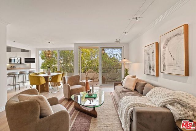 930 3rd Street 305, Santa Monica, CA 90403