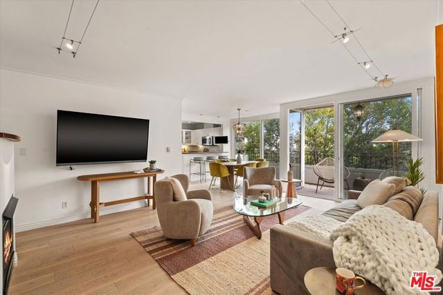 930 3rd Street 305, Santa Monica, CA 90403