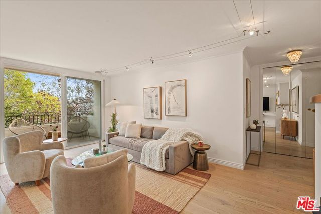 930 3rd Street 305, Santa Monica, CA 90403