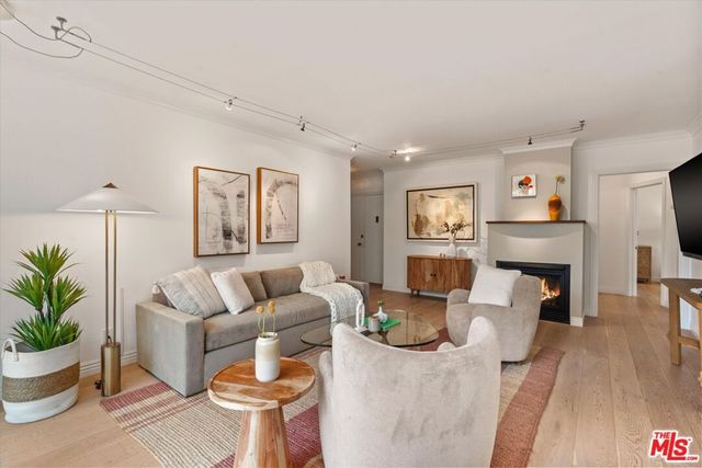 930 3rd Street 305, Santa Monica, CA 90403