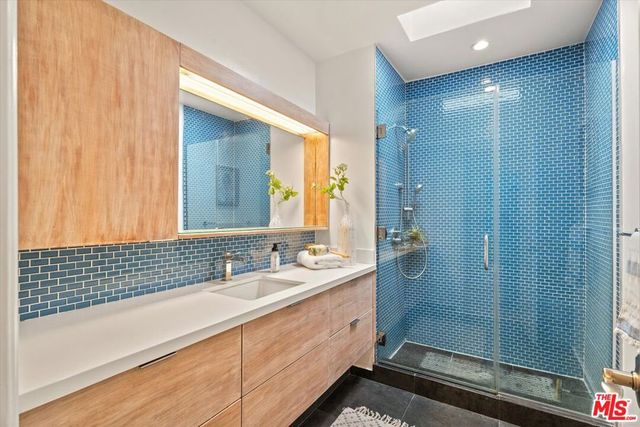 930 3rd Street 305, Santa Monica, CA 90403