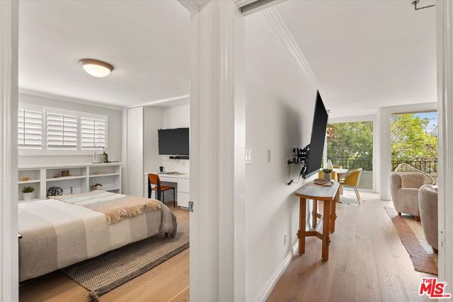 930 3rd Street 305, Santa Monica, CA 90403