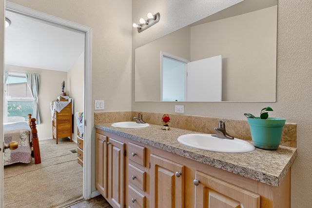 28 PRIMERO Road, Los Lunas, NM 87031