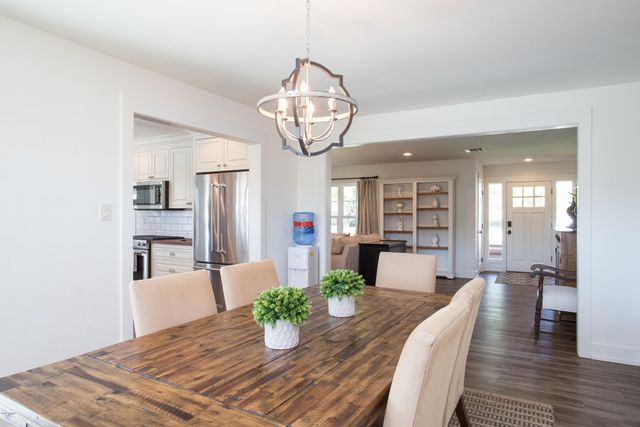 4211 E WHITTON Avenue, Phoenix, AZ 85018