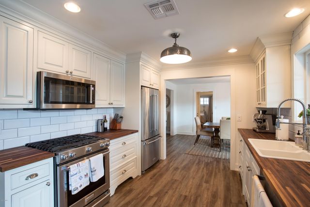 4211 E WHITTON Avenue, Phoenix, AZ 85018