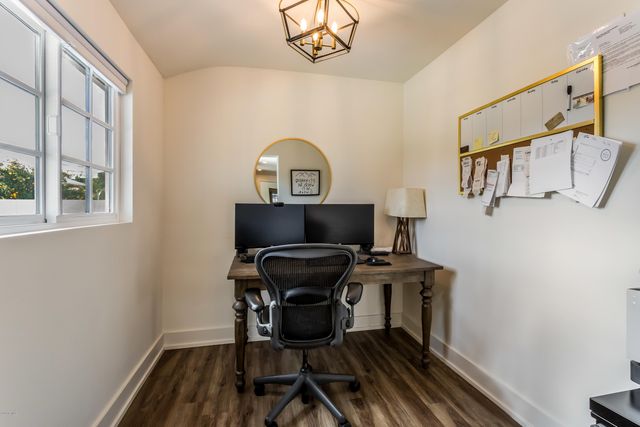 4211 E WHITTON Avenue, Phoenix, AZ 85018