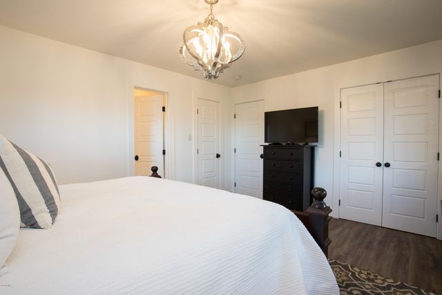 4211 E WHITTON Avenue, Phoenix, AZ 85018