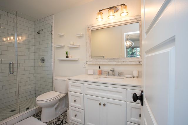 4211 E WHITTON Avenue, Phoenix, AZ 85018