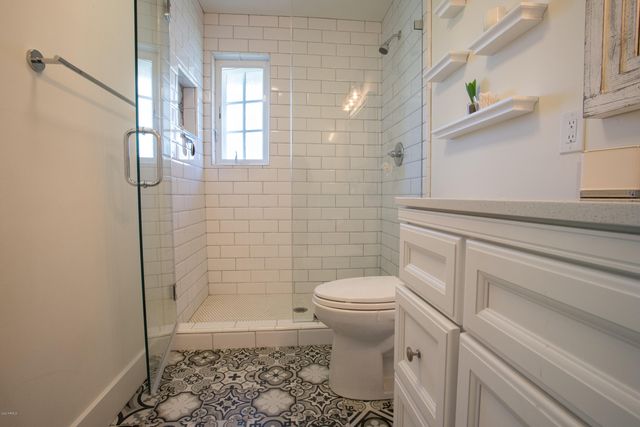 4211 E WHITTON Avenue, Phoenix, AZ 85018