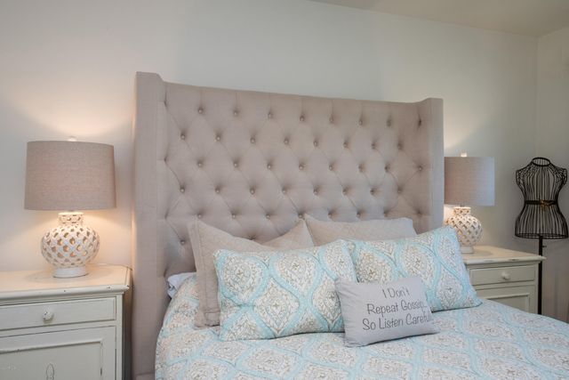 4211 E WHITTON Avenue, Phoenix, AZ 85018