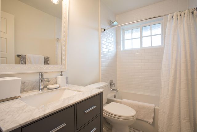 4211 E WHITTON Avenue, Phoenix, AZ 85018