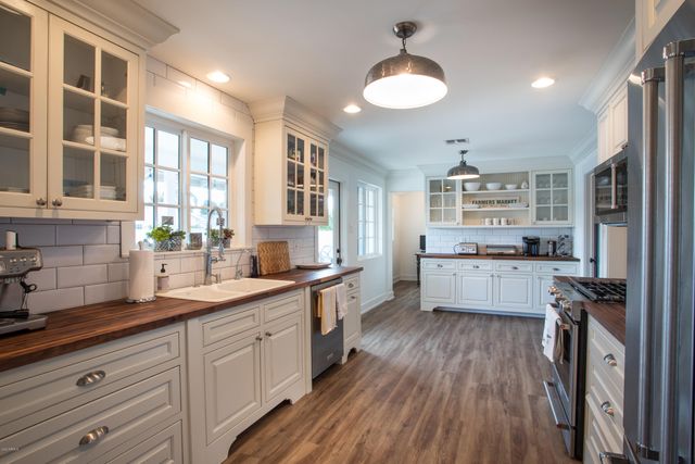 4211 E WHITTON Avenue, Phoenix, AZ 85018