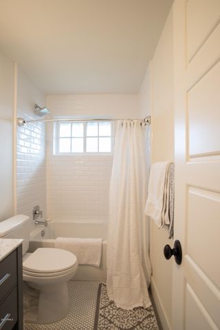 4211 E WHITTON Avenue, Phoenix, AZ 85018