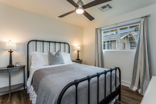 4211 E WHITTON Avenue, Phoenix, AZ 85018