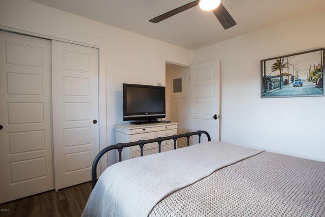 4211 E WHITTON Avenue, Phoenix, AZ 85018