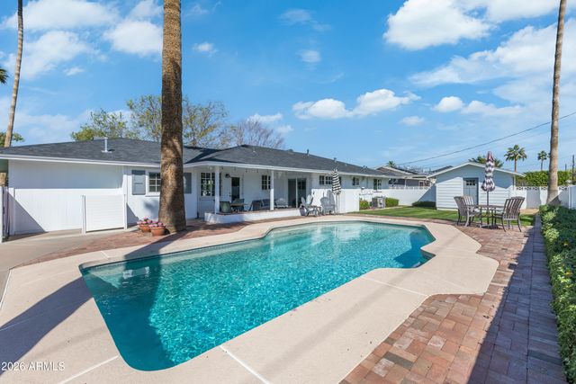 4211 E WHITTON Avenue, Phoenix, AZ 85018