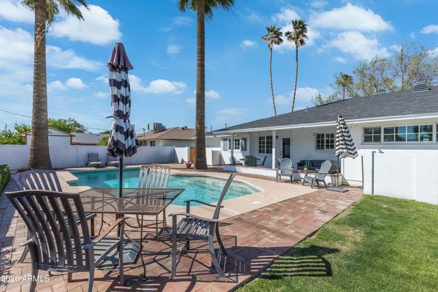 4211 E WHITTON Avenue, Phoenix, AZ 85018