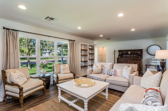 4211 E WHITTON Avenue, Phoenix, AZ 85018