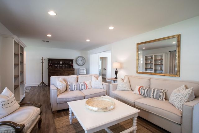 4211 E WHITTON Avenue, Phoenix, AZ 85018