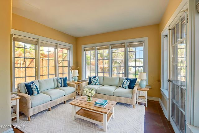 327 Mobile Avenue, Daytona Beach, FL 32118