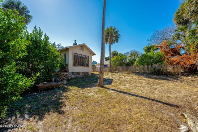 327 Mobile Avenue, Daytona Beach, FL 32118