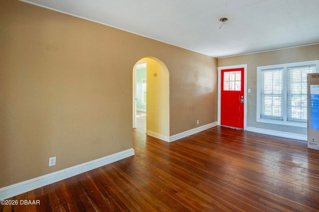 327 Mobile Avenue, Daytona Beach, FL 32118