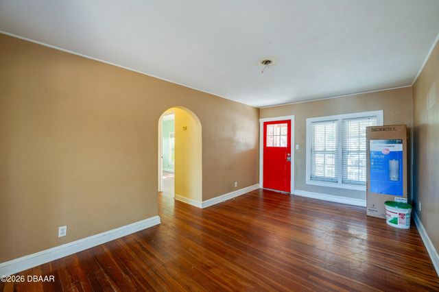 327 Mobile Avenue, Daytona Beach, FL 32118