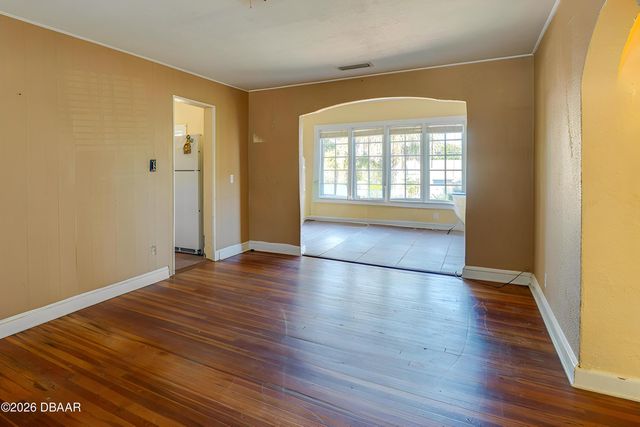 327 Mobile Avenue, Daytona Beach, FL 32118