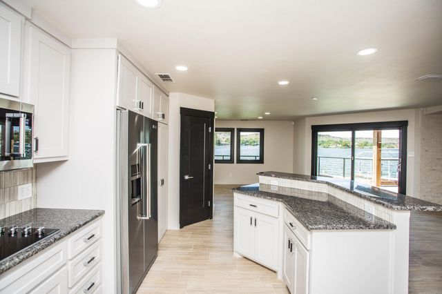 25 E Lakeshore Drive, Ransom Canyon, TX 79366